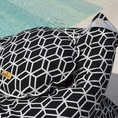 Pool Sitzsack Crystal, Farbe: Schwarz / Weiß, schwimmt auf dem Wasser, und an Land als Sitzsack verwenden.