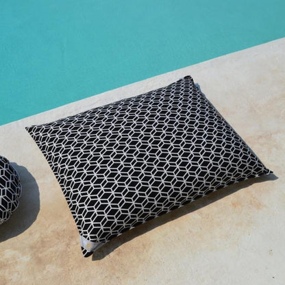 Pool Sitzsack Crystal, Farbe: Schwarz / Weiß, schwimmt auf dem Wasser, und an Land als Sitzsack verwenden.