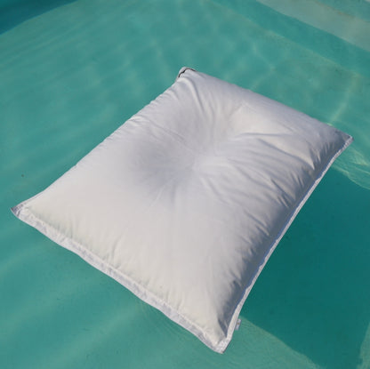 Pool Sitzsack  Mallorca Junior, Farbe: Weiß, Größe: 130x100 cm, schwimmt auf dem Wasser . Sitzsack für das Wasser und an Land. Hergestellt von chillisy in Deutschland.