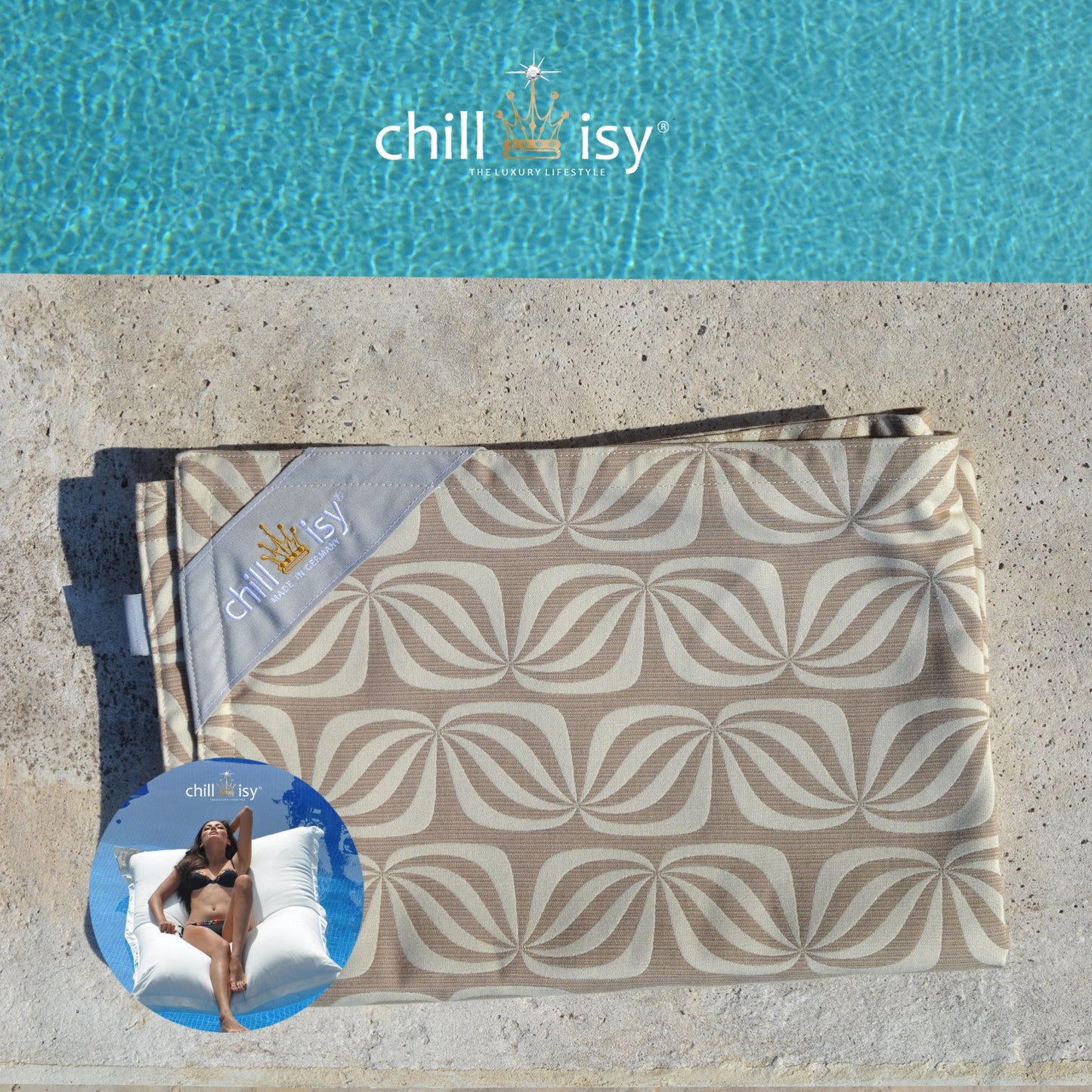 Poolkissenbezug für Premium Poolkissen Maxi 190x130 cm von chillisy im Butterfly Beige Design zusammengelegt am Poolrand
