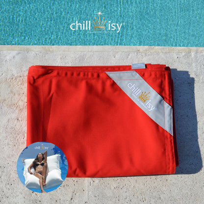 Poolkissenbezug für Premium Poolkissen Maxi 190x130 cm von chillisy in Campari Rot zusammengelegt am Poolrand