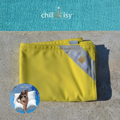 Poolkissenbezug für Premium Poolkissen Maxi 190x130 cm von chillisy in Liminen Gelb zusammengelegt am Poolrand