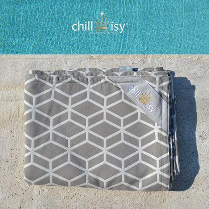 Poolkissenbezug Maxi 190x130 cm im Crystal Gray Design von chillisy: grau mit weißen geometrischem Muster
