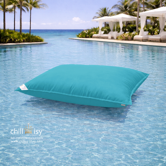 Premium Poolkissen Maxi 190x130 cm von chillisy in Türkis im Pool mit Meeranschluss treibend.
