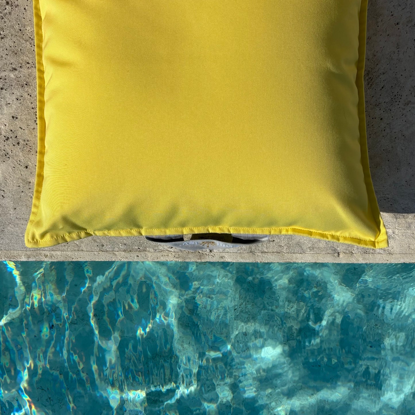 Schwimmmkissen Formentera in der Farbe Limone 60x60 cm, Verwendung: Wasser und Land. Marke: chillisy