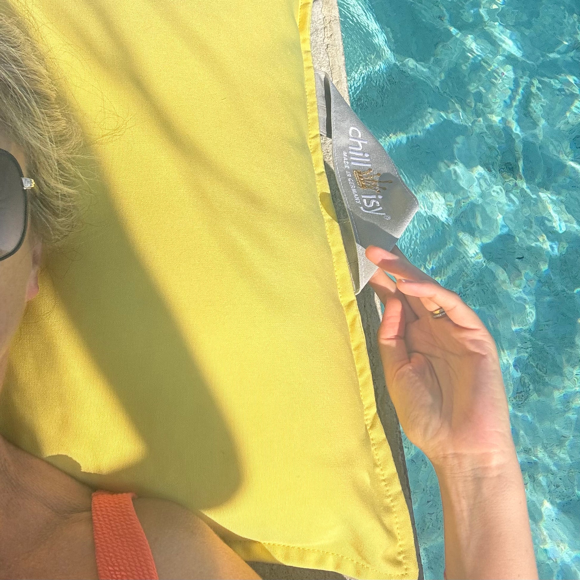Schwimmmkissen Formentera in der Farbe Limone 60x60 cm, Verwendung: Wasser und Land. Marke: chillisy