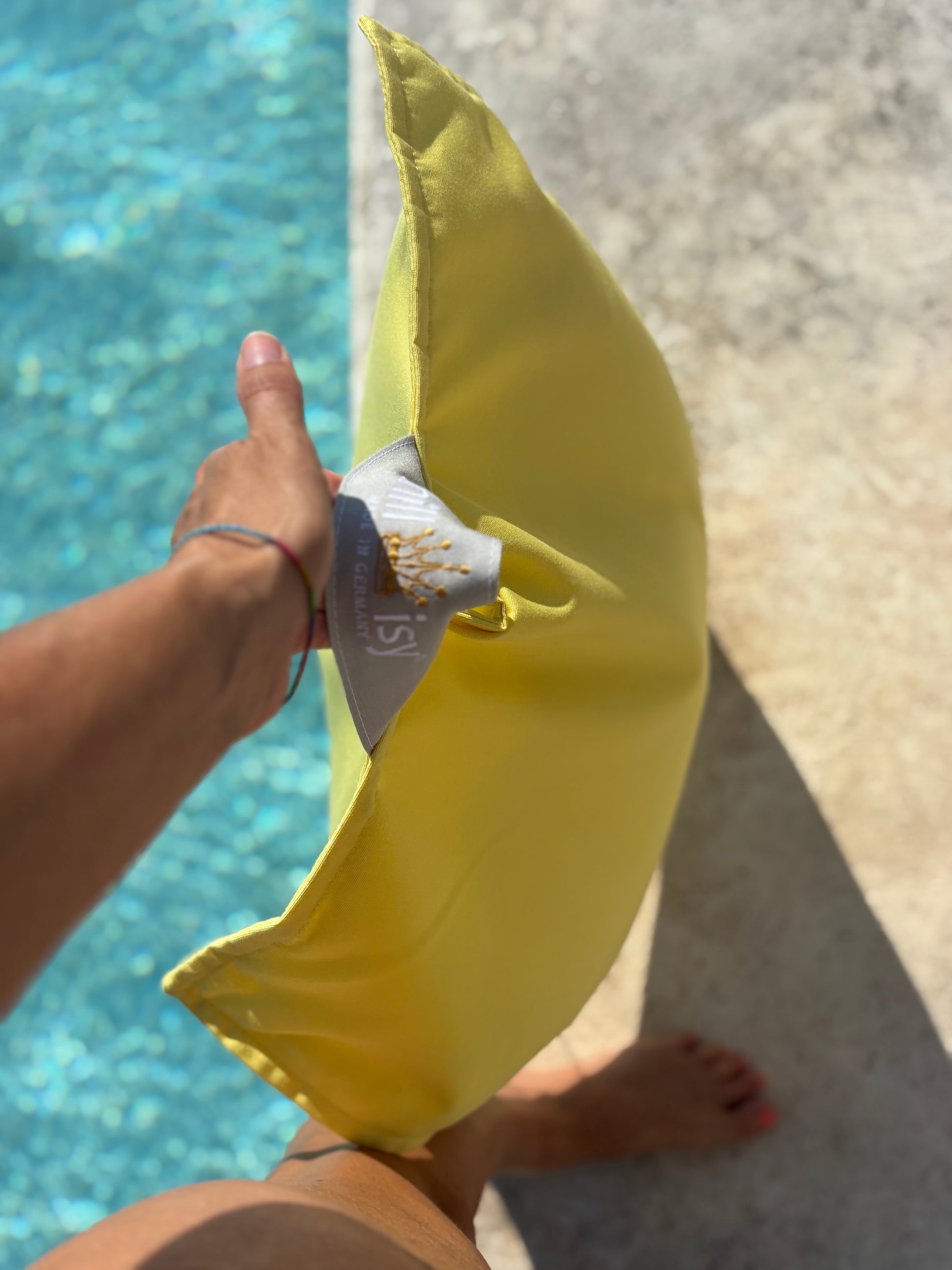 Schwimmmkissen Formentera in der Farbe Limone 60x60 cm, Verwendung: Wasser und Land. Marke: chillisy