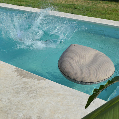 Kissen Insel im Boho Style die an Land und im Wasser verwendet werden kann durch das spezielle und umweltfreundliche chillisy Finish.