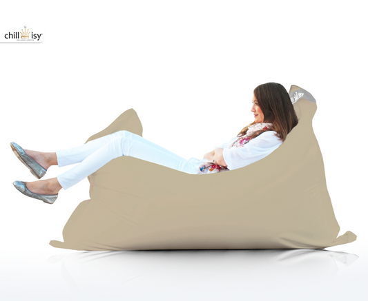 Sitzsack für Outdoor und Indoor, Farbe:  Butter Karamell Gold. In Perfektion hergestellt in Deutschland von chillisy.