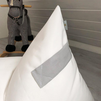 Sitzsack und Liegesack für Kinder, Farbe: Weiß, hergestellt von chillisy in Deutschland. Online kaufen.