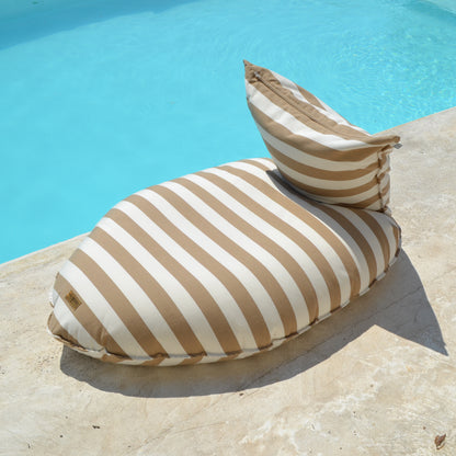 Schwimmkissen Poolkissen beige weiß gestreift in Fisch Form Float Sharky by chillisy. Luftmatratze, langlebig aus Stoff, nachhaltig in Deutschland hergestellt.