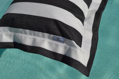 Wasserhängematte YACHT Schwarz Weiß, nachhaltige Luftmatratze, hergestellt in Deutschland.