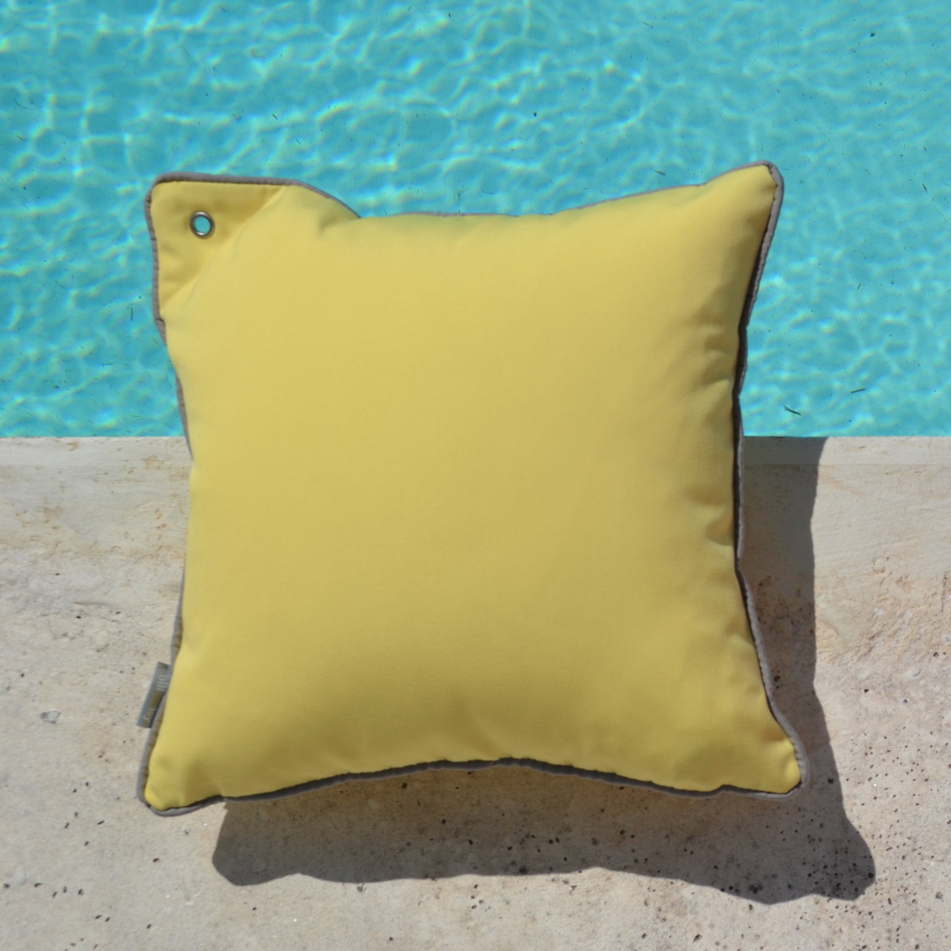 Yachtkissen Bootskissen, Farbe: Limone Gelb, Verwendung: Indoor, Outdoor, Yacht; Marke: chillisy; Hergestellt in Deutschland. Yacht cushion boat cushion, color: lime yellow, use: indoor, outdoor, yacht; Brand: chilly; Made in Germany. Worldwide shipping.