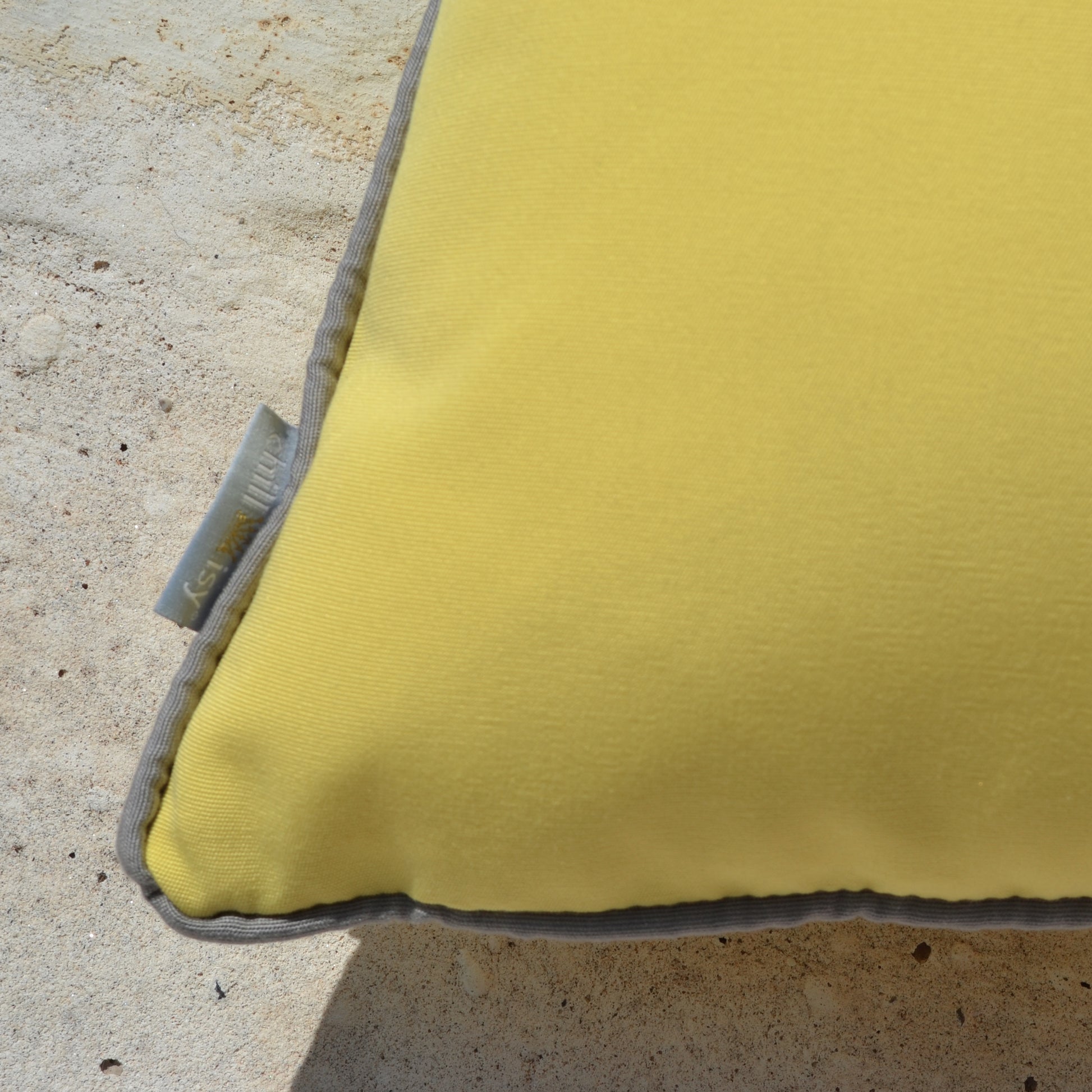 Yachtkissen Bootskissen, Farbe: Limone Gelb, Verwendung: Indoor, Outdoor, Yacht; Marke: chillisy; Hergestellt in Deutschland. Yacht cushion boat cushion, color: lime yellow, use: indoor, outdoor, yacht; Brand: chilly; Made in Germany. Worldwide shipping.