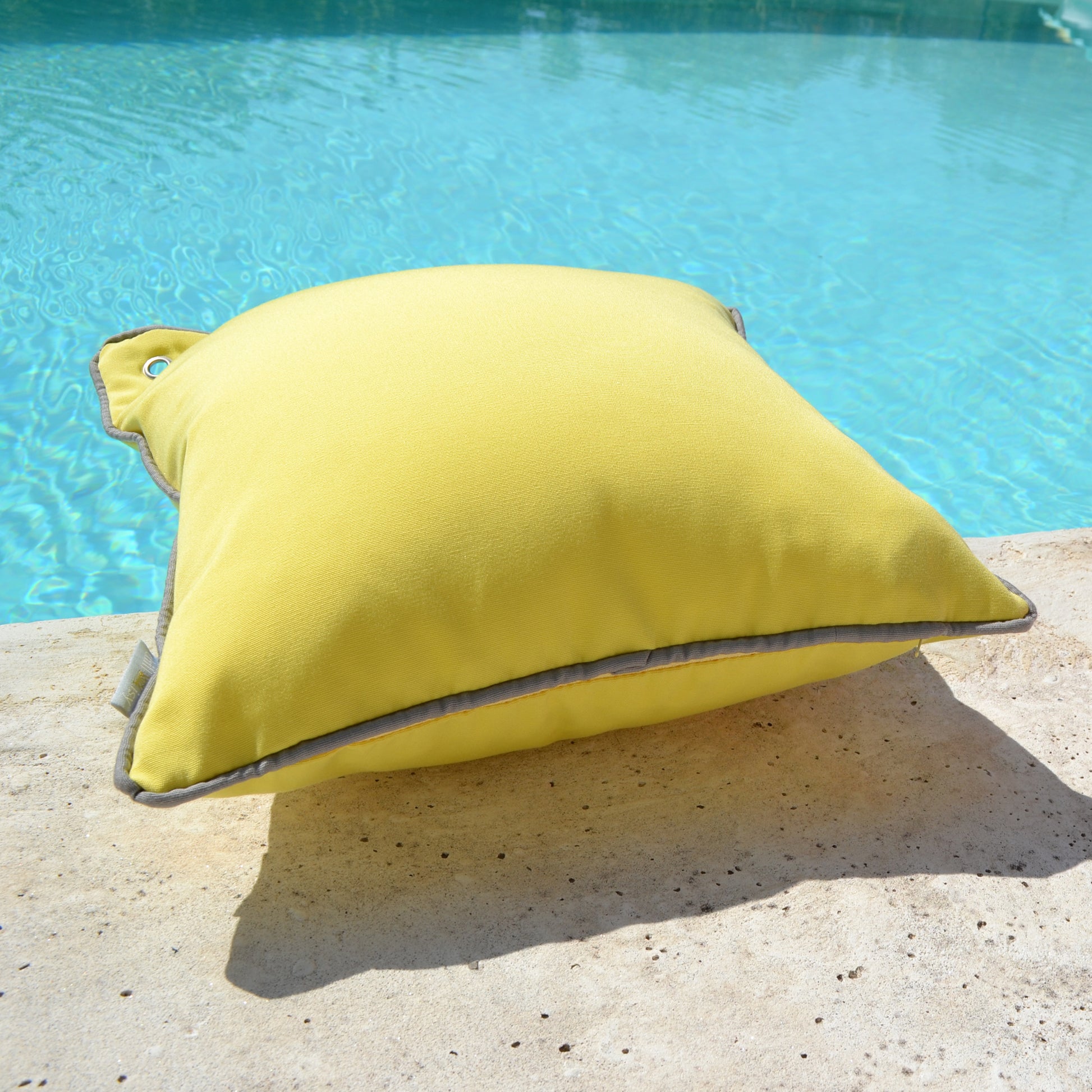 Yachtkissen Bootskissen, Farbe: Limone Gelb, Verwendung: Indoor, Outdoor, Yacht; Marke: chillisy; Hergestellt in Deutschland. Yacht cushion boat cushion, color: lime yellow, use: indoor, outdoor, yacht; Brand: chilly; Made in Germany. Worldwide shipping.