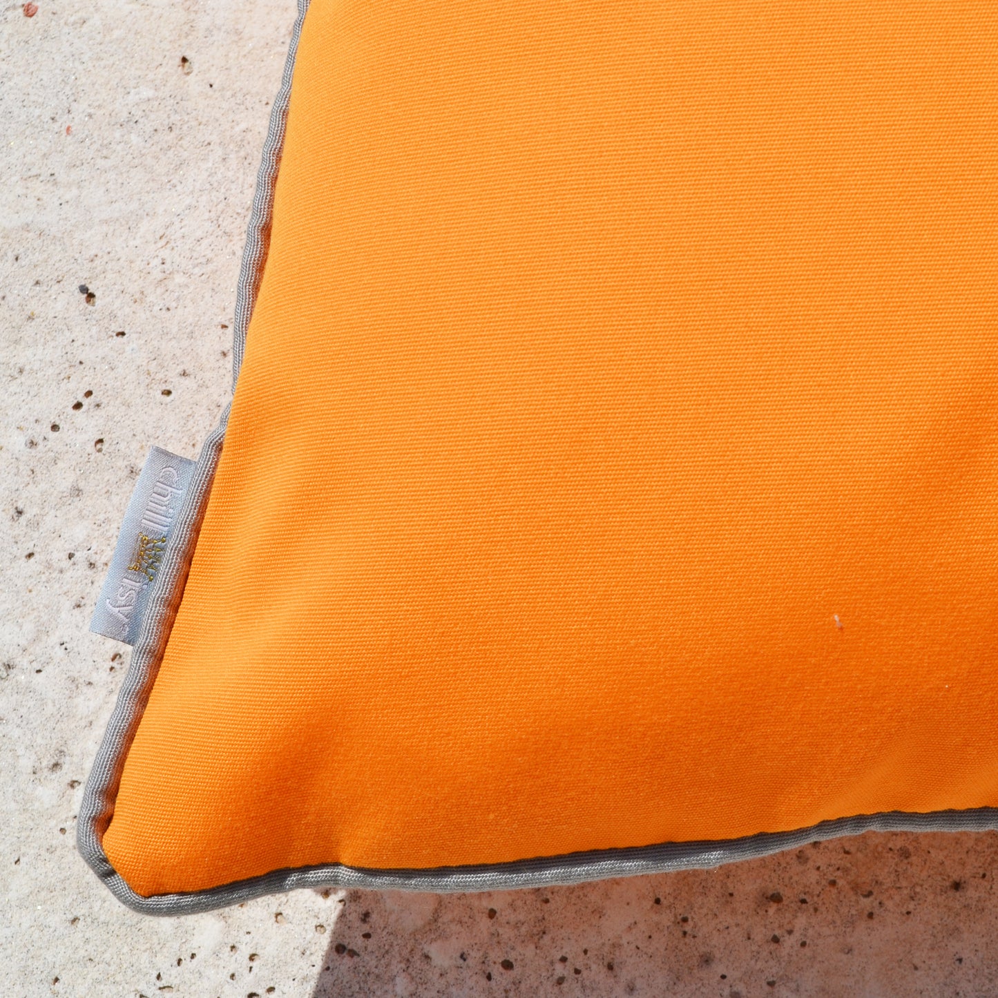 Yachtkissen Bootskissen, Farbe: Mandarinen Orange, Verwendung: Indoor, Outdoor, Yacht; Marke: chillisy; Hergestellt in Deutschland. Yacht cushion boat cushion, color: tangerine orange, use: indoor, outdoor, yacht; Brand: chillisy; Made in Germany. Worldwide shipping.