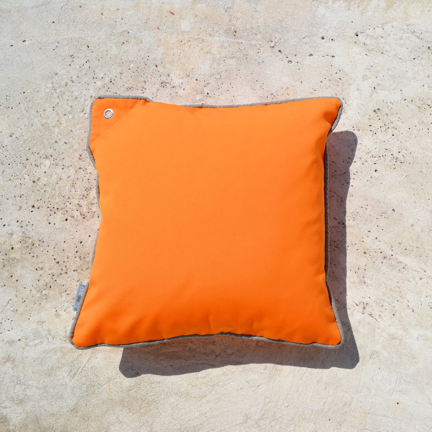 Yachtkissen Bootskissen, Farbe: Mandarinen Orange, Verwendung: Indoor, Outdoor, Yacht; Marke: chillisy; Hergestellt in Deutschland. Yacht cushion boat cushion, color: tangerine orange, use: indoor, outdoor, yacht; Brand: chillisy; Made in Germany. Worldwide shipping.