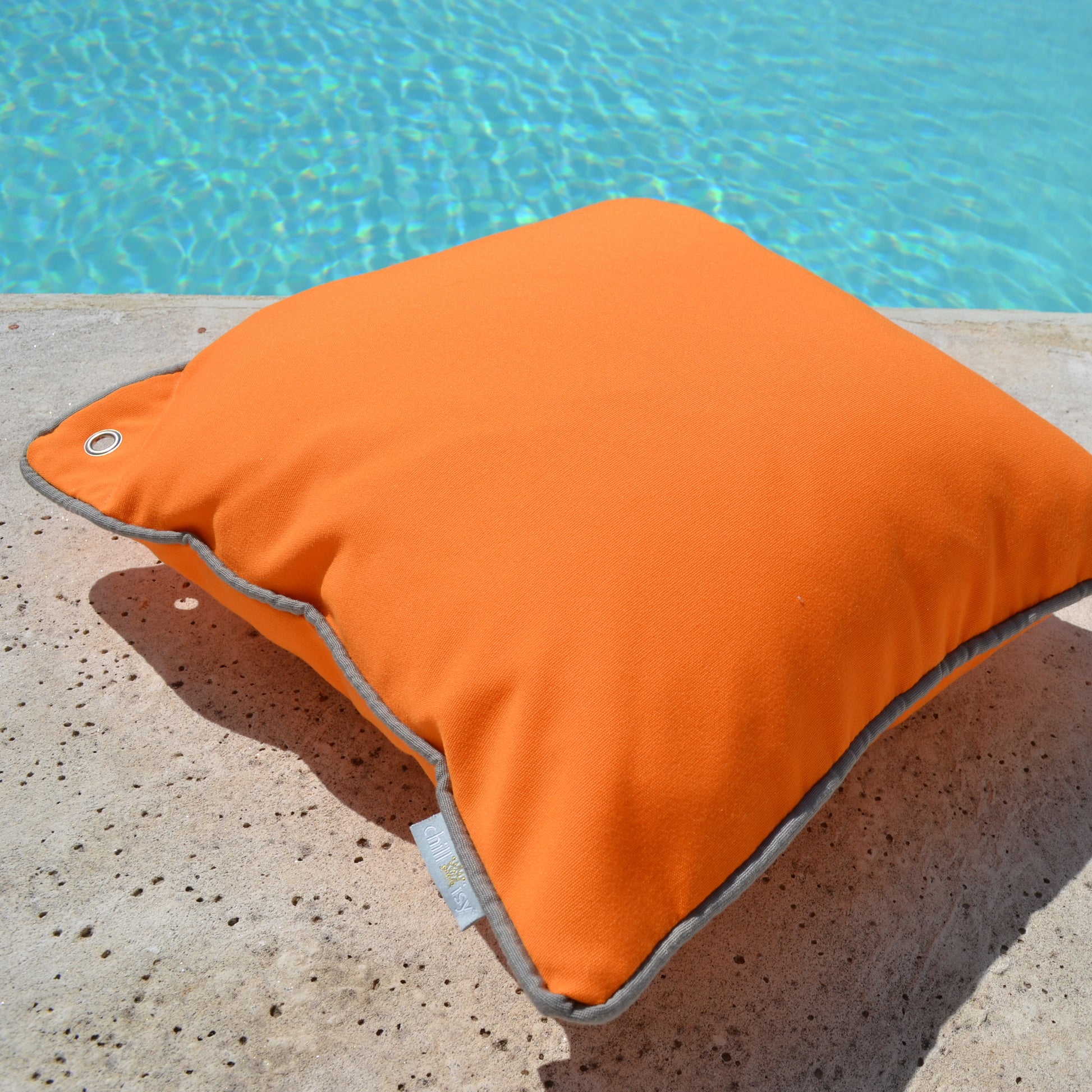 Yachtkissen Bootskissen, Farbe: Mandarinen Orange, Verwendung: Indoor, Outdoor, Yacht; Marke: chillisy; Hergestellt in Deutschland. Yacht cushion boat cushion, color: tangerine orange, use: indoor, outdoor, yacht; Brand: chillisy; Made in Germany. Worldwide shipping.