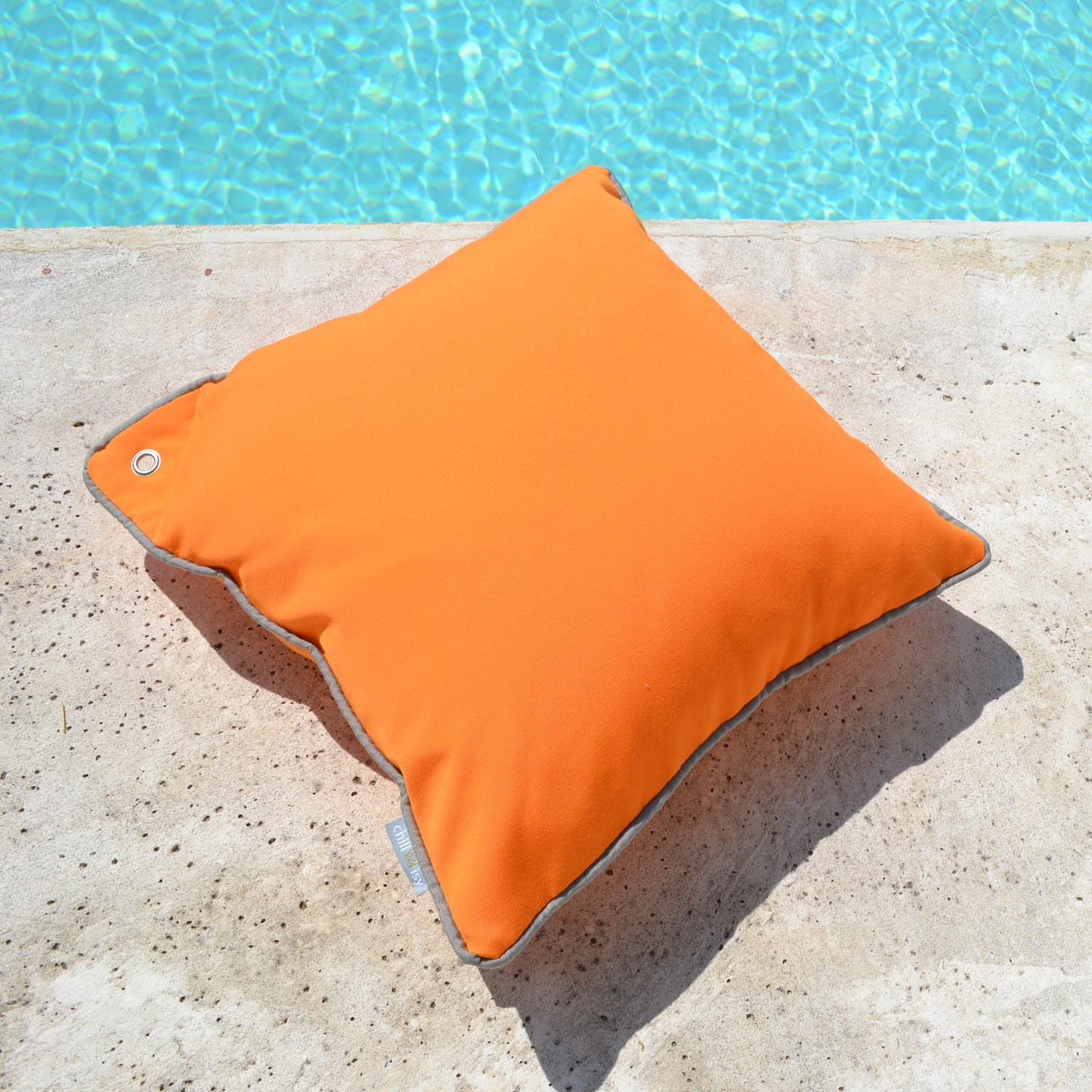 Yachtkissen Bootskissen, Farbe: Mandarinen Orange, Verwendung: Indoor, Outdoor, Yacht; Marke: chillisy; Hergestellt in Deutschland. Yacht cushion boat cushion, color: tangerine orange, use: indoor, outdoor, yacht; Brand: chillisy; Made in Germany. Worldwide shipping.