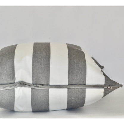 yachtkissen Bootskissen Sunbrella mit Öse & Keder Grau Weiß gestreift – chillisy® Yacht Lifestyle  online kaufen.